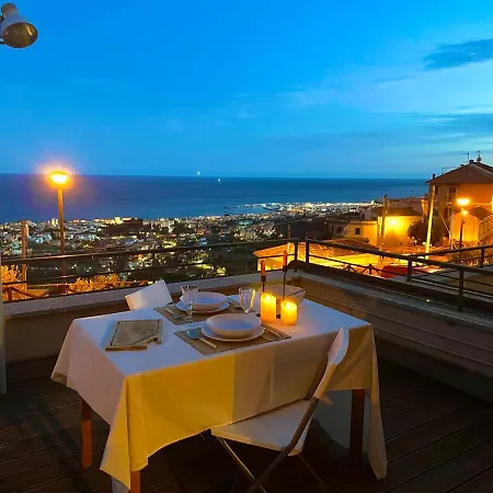 Апартаменты La Finestra Sul Mare Con Wi-fi, A/c & Free Parking Пьетра-Лигуре