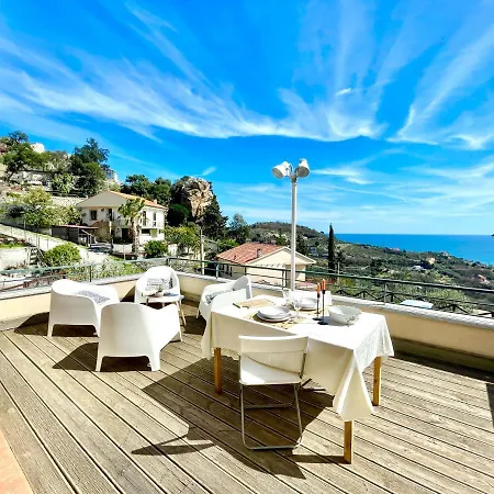 Апартаменты La Finestra Sul Mare Con Wi-fi, A/c & Free Parking Пьетра-Лигуре