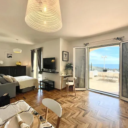 Apartment La Finestra Sul Mare Con Wi-fi, A/c & Free Parking *