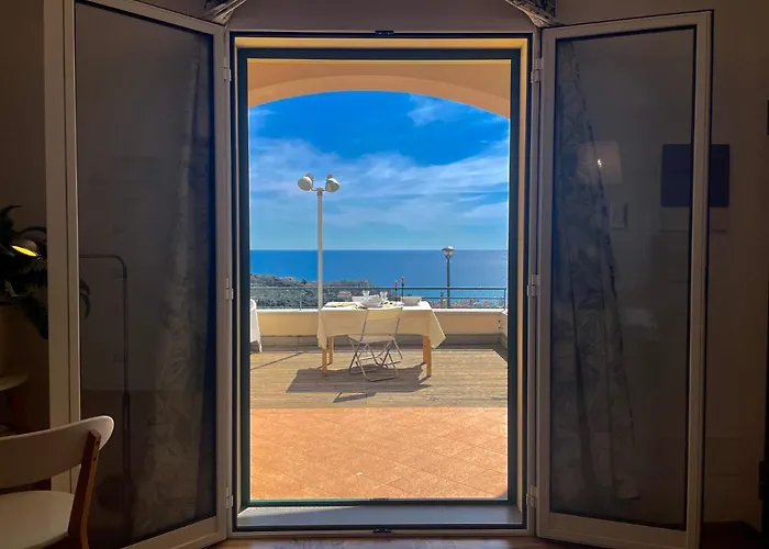 La Finestra Sul Mare Con Wi-fi, A/c & Free Parking