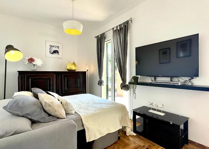 La Finestra Sul Mare Con Wi-fi, A/c & Free Parking Pietra Ligure