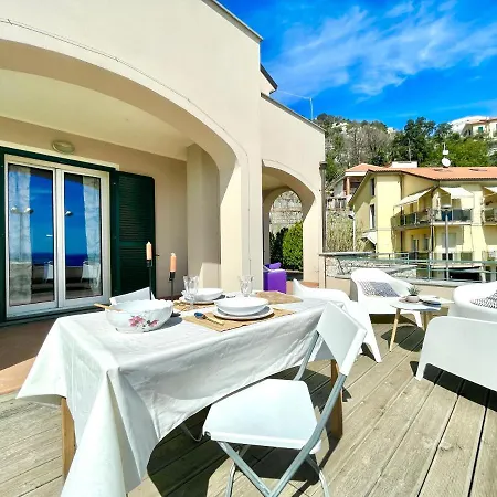 La Finestra Sul Mare Con Wi-fi, A/c & Free Parking * Pietra Ligure