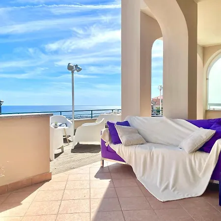 Апартаменты La Finestra Sul Mare Con Wi-fi, A/c & Free Parking