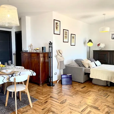 La Finestra Sul Mare Con Wi-fi, A/c & Free Parking Пьетра-Лигуре