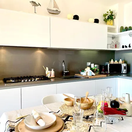 Apartament La Finestra Sul Mare Con Wi-fi, A/c & Free Parking