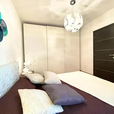 La Finestra Sul Mare Con Wi-fi, A/c & Free Parking * Пьетра-Лигуре
