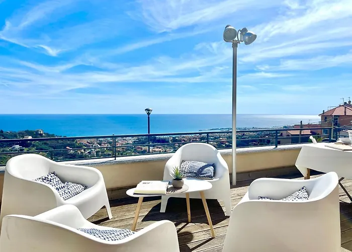 La Finestra Sul Mare Con Wi-fi, A/c & Free Parking Apartamento Pietra Ligure