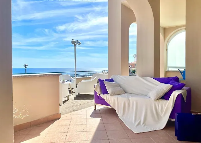 아파트 La Finestra Sul Mare Con Wi-fi, A/c & Free Parking